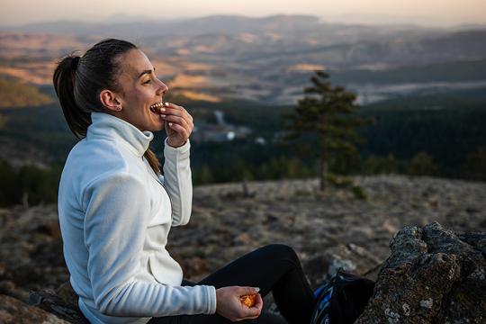Cibi naturali per avere più energia in vacanza: montagna o spiaggia?