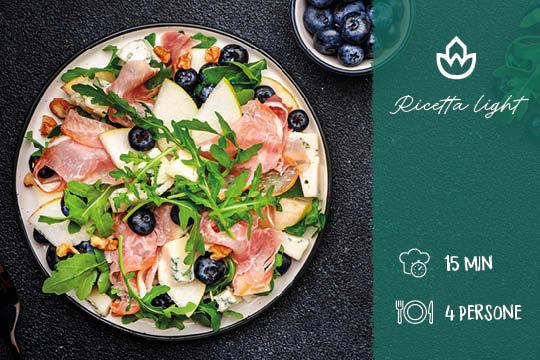 Insalata gourmet con prosciutto e pere: fresca, croccante e raffinata