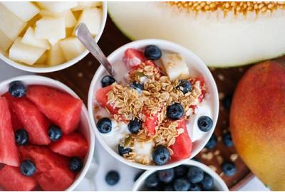 Colazione estiva sana: 3 idee leggere ed energetiche per iniziare la giornata