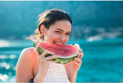 Cosa mangiare al mare per evitare gonfiore e spossatezza