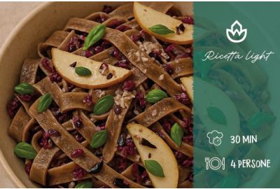 Tagliatelle con radicchio e pere: armonia tra dolce e amaro