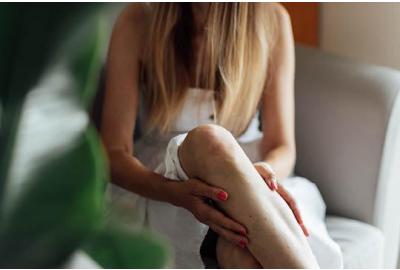 Ritenzione idrica e gonfiore: cause, rimedi naturali e cibi drenanti