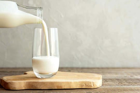 Perché il latte UHT dura così a lungo?